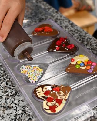 Byli jste už na našem čokoládovém workshopu? ❤️ Která čokoláda a který topping vám chutnal nejvíce? 🤩 👇🏼 Podělte se s námi...