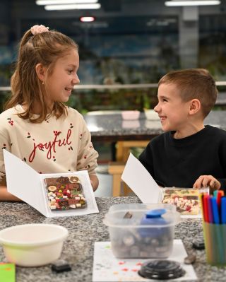 🎄💌 Čokoládové přání, které potěší víc než slova. Hledáte originální způsob, jak popřát krásné Vánoce? V Chocotopii si na...